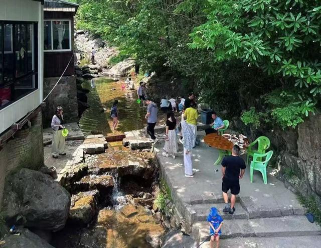 萧山区戴村镇尖山下村：溯溪玩水、吃烤全羊、星空露营……村民们的“旅游饭”越吃越香