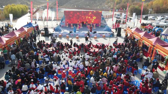 有看头、有玩头、有尝头、有逛头 ——记“山水湖畔·醉美川西”永昌县2025年全国冬季“村晚”示范展示活动