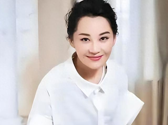 她一生“风流成性、老少通吃”，撩汉无数，如今56岁依旧貌美如花