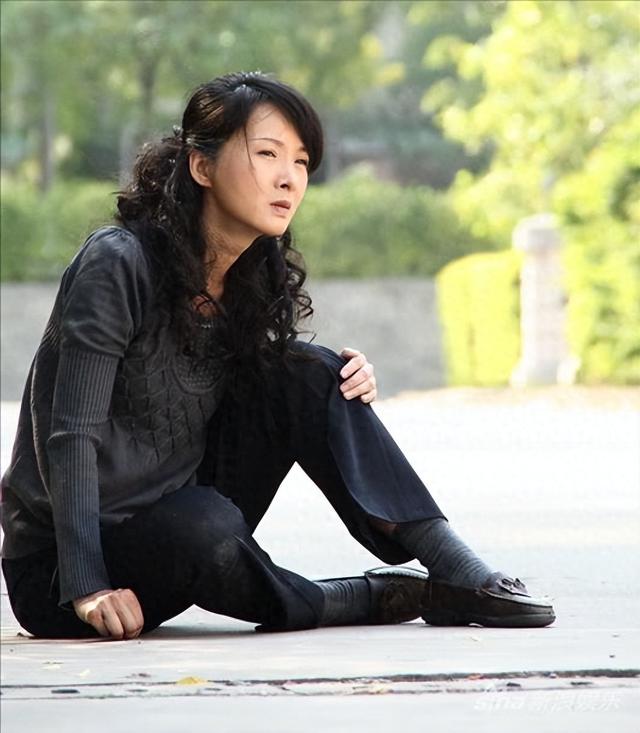 吃里扒外！定居美国13年，回国捞金惨遭“驱逐”，52岁活成了笑话