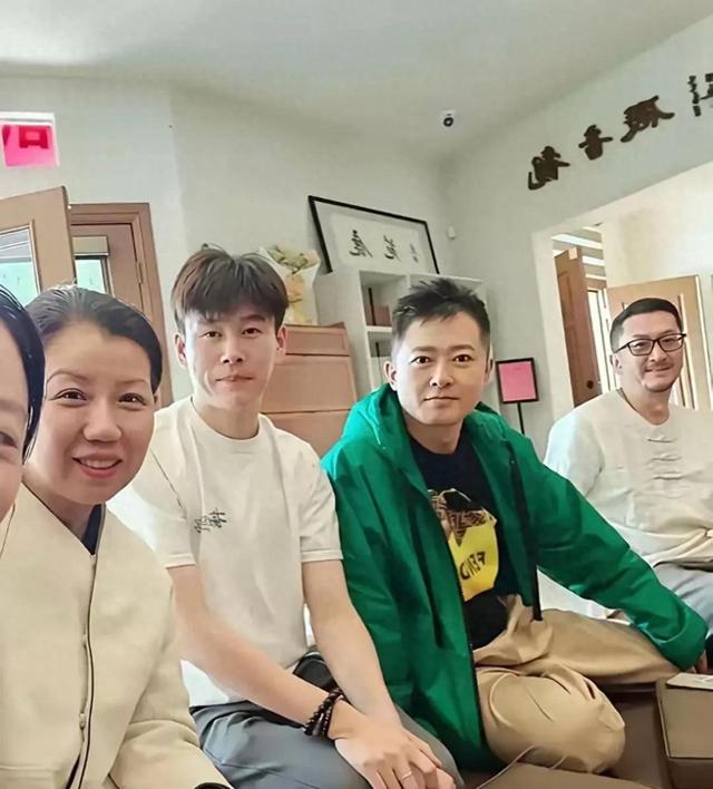 这是任泉吗？真的有点认不出了