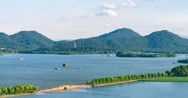 杭州成为全国先进科技发展城市楷模，香港可以向它学习和借镜