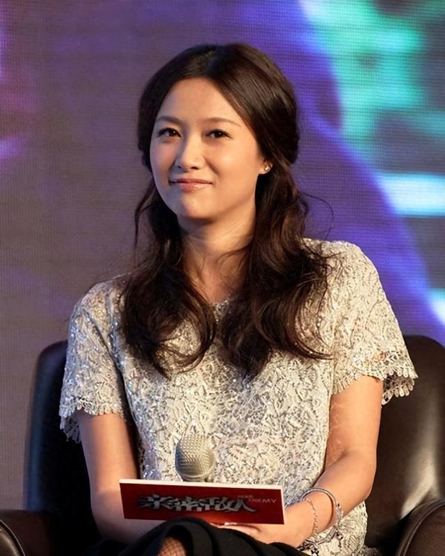 从19岁开始男人不断，半百了还没玩够，“风流才女”徐静蕾现形记