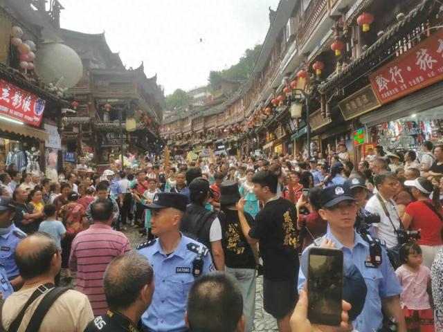 景中警,护你平安游都匀