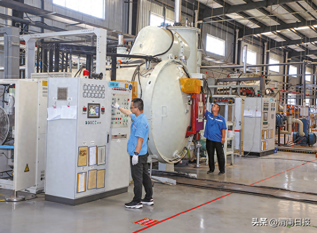 渭南高新区工厂加紧生产 赶制订单