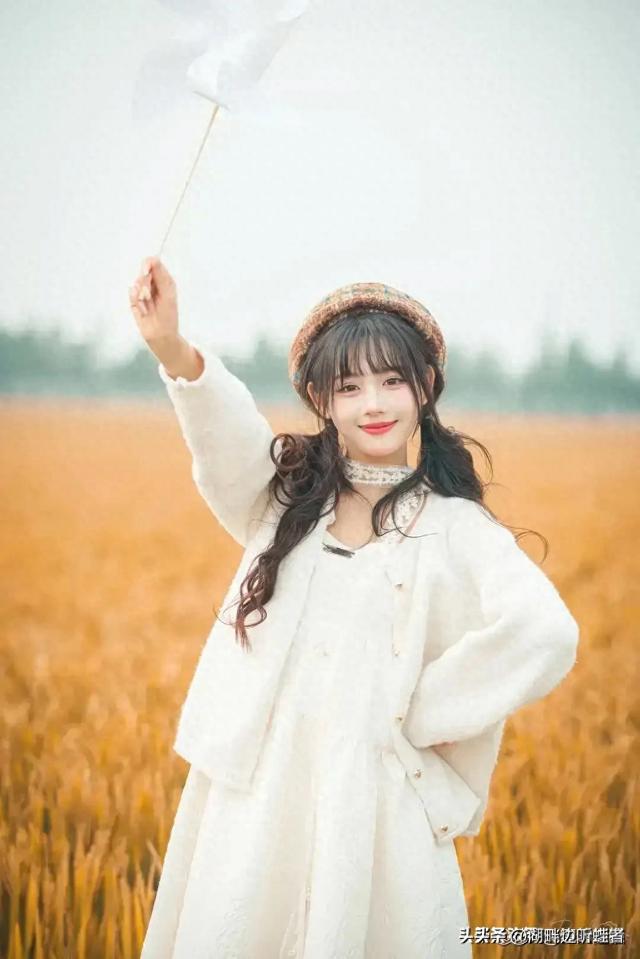 浙江金华一校花太漂亮了，五官精致	， 鞋码36.1，美得让人移不开眼