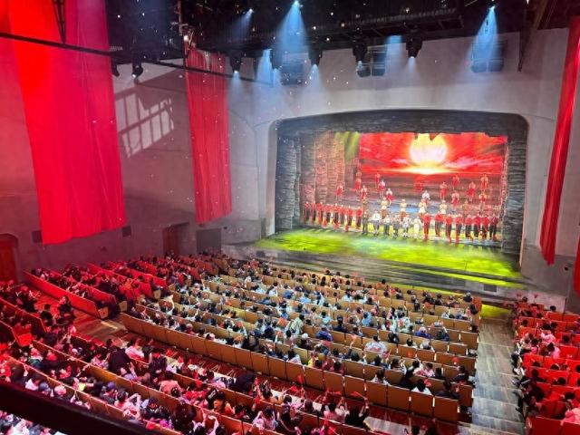红秀《延安 延安》成为国庆假期热门观演剧目