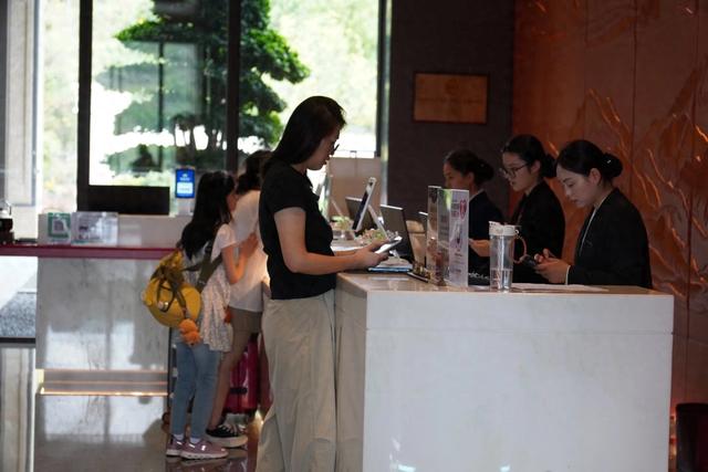 满！满！满！黄果树旅游区各类酒店双节假期“全线飘红”