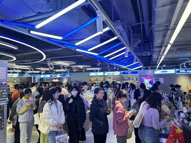 新华视点·关注城市更新丨“00”后为啥又开始爱逛街了？