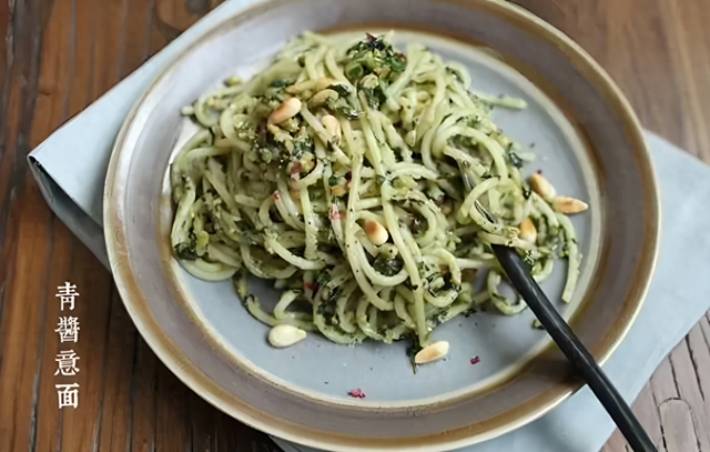 不用去西餐厅	，在家也能做，满口罗勒香，5分钟上桌	，比买的好吃