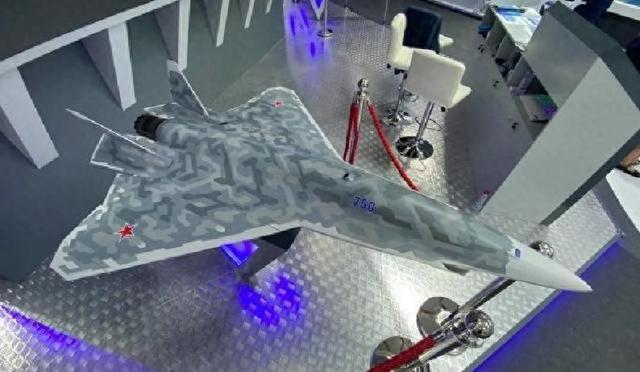 俄罗斯放出新招：“幽灵战机”迪拜登场，绝不愿被中美拉开差距