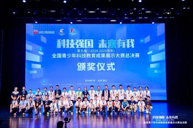 谁说乡镇中学不行？成都学子全国机器人大赛0失误摘金