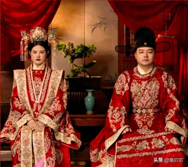 新娘跳楼后续：女方很漂亮，结婚照没有喜悦，家人做法不如陌生人