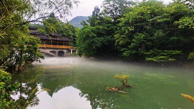 诗画鹤峰：晨光中的董家河