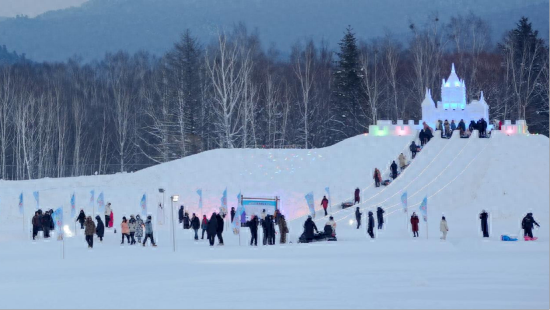 伊春市友好区：冰雪为媒献盛宴 暖心服务邀客来