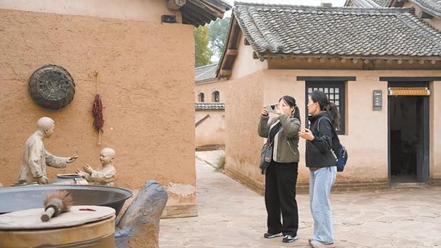 武乡下北漳村：“家家都有八路军”