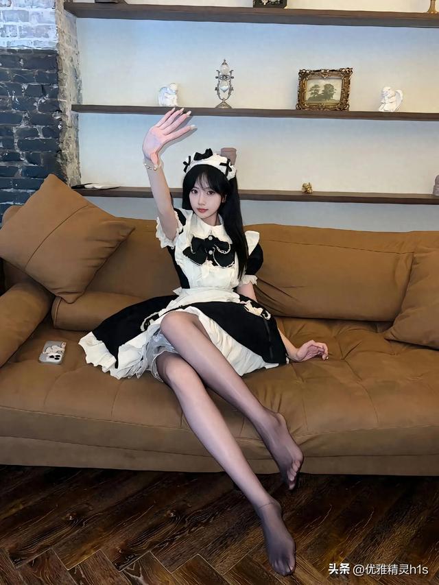 梦幻女仆下载（黑丝女仆装魅力四溢的风情画卷）