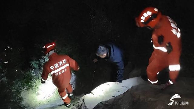 游客登山突发低血糖被困 邹平消防员翻越两座山头90分钟营救