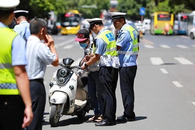 9月1日起，电动车、摩托车、三轮车上路“4禁5罚”，处罚明确了