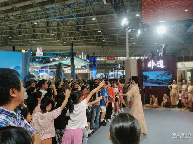 荆州文旅亮相2025中国文化旅游产业博览会 尽显全域文旅魅力