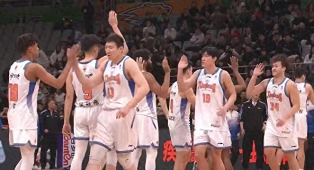 CBA疯狂一夜赵继伟复出24分7助 辽宁结束2连败 山西末节逆转北京