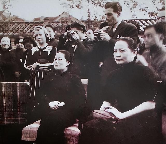 宋庆龄拒绝与孙中山合葬，坦言：她陪我53年，我答应要和她葬一起