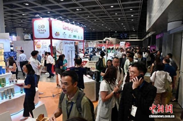 香港餐饮展开幕 “炒菜机器人”吸睛