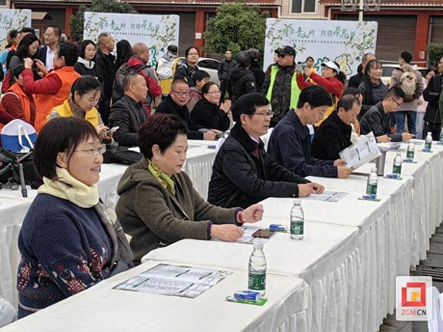 富顺县作家协会走进琵琶镇，共赏油茶花文化旅游盛宴