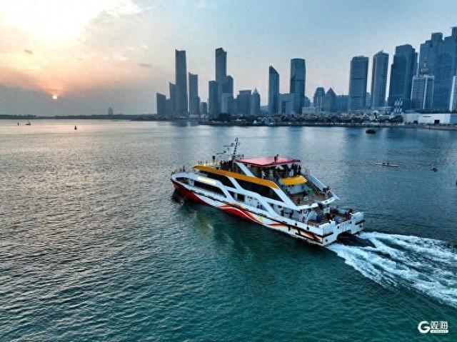 喂海鸥、赏夕照，青岛海上观光迎来最佳时节