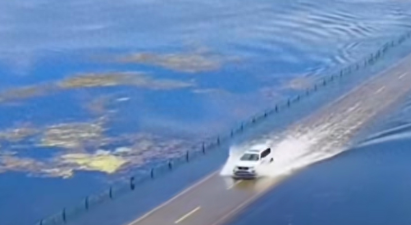 云南“水上公路”网红景观再现，交警紧急提醒