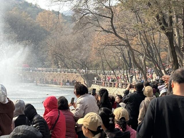 气温升人气旺 景区客流攀升