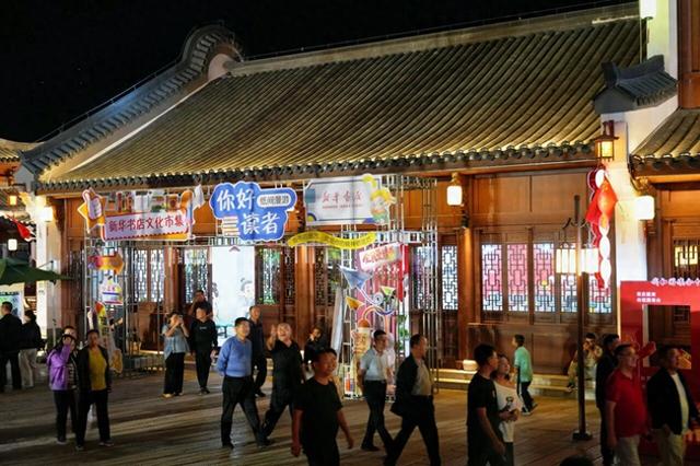 武都万象街新华书店打造文旅阅读新空间