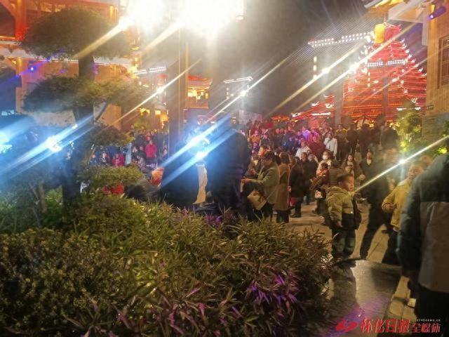 福地怀化懂你如家｜冬日夜晚好去处榆树湾青春广场多彩活动引客来