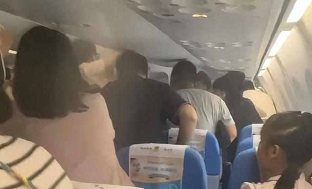 厦门航空通报“充电宝起火致航班延误”：未对飞机造成任何损伤，不影响后续航班运行