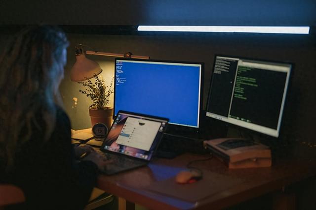 电脑卡死了按什么键恢复电脑卡死了怎样恢复（电脑死机致文件丢失这些恢复和防范方法快收藏）