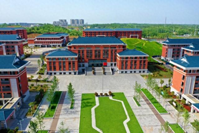 寝室穿越记游戏攻略（留学生闯入女寝室一场青春与冲动的闯关记）