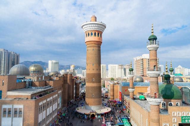 南方小土豆到了乌鲁木齐才知道，什么是离天空最近的大城市