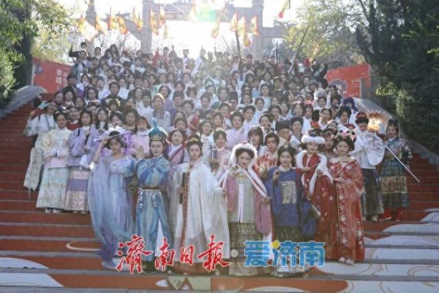 穿汉服免费游千佛山 济南第六届汉服文化嘉年华启幕
