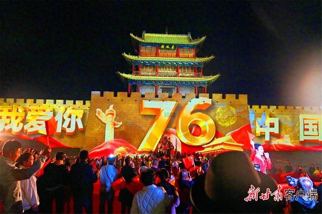 嘉峪关：千人同歌迎国庆