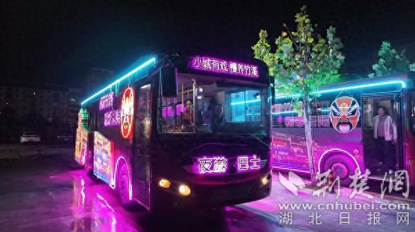 湖北竹溪：一条免费夜游巴士激发消费新活力