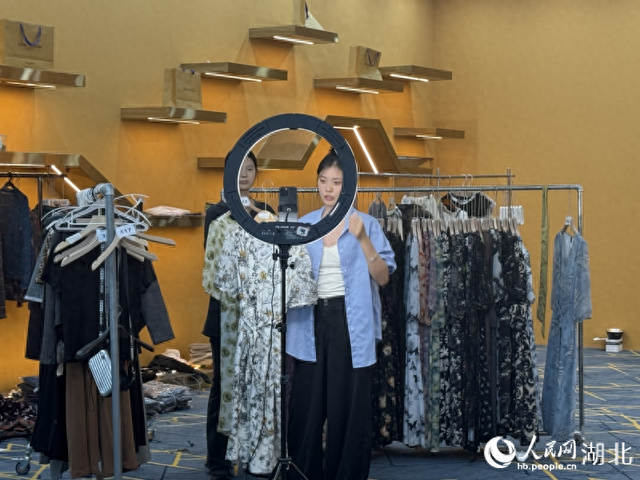 活力中国调研行丨湖北天门：上万“服二代”，电商卖全球