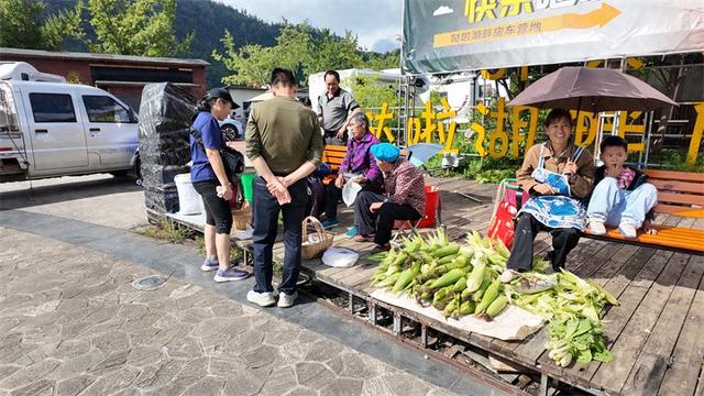 趣·凉都丨哒啦绿色市集：山风与烟火里的清凉诗篇
