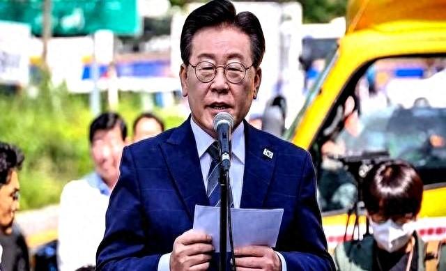 九三阅兵前夕，第一个公然拒绝出席的总统出现，正式通告全球