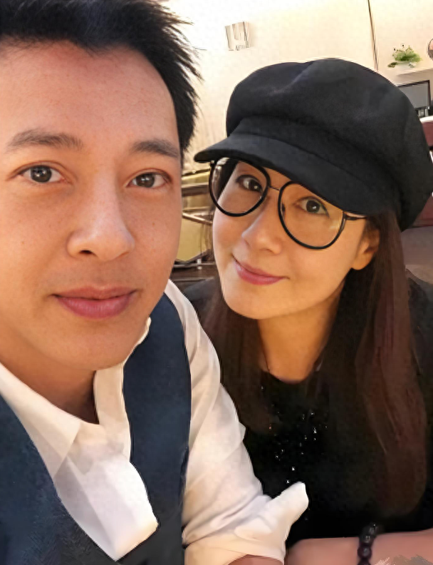 夫妻俩为了不变老，26年不吃肉，丁克31年，如今状态让人不敢认