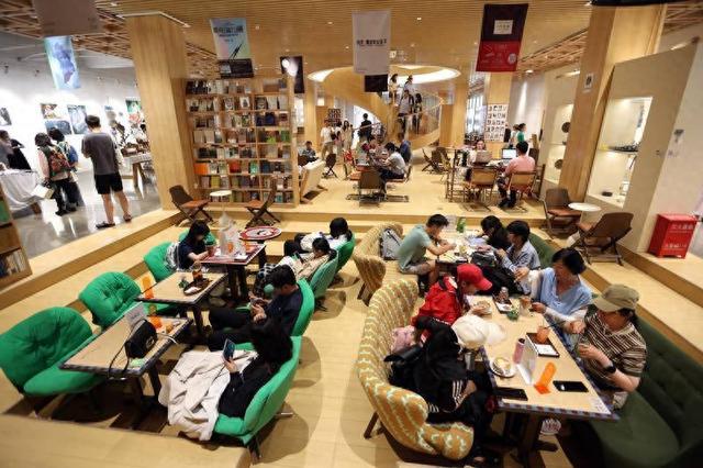 新型文化空间丨昆明市百里·春秋城市会客厅：“老场馆”焕发新面貌