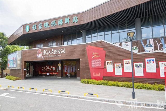 室内阅读、户外撒欢，岱黄高速口多了个“宝藏休息站”