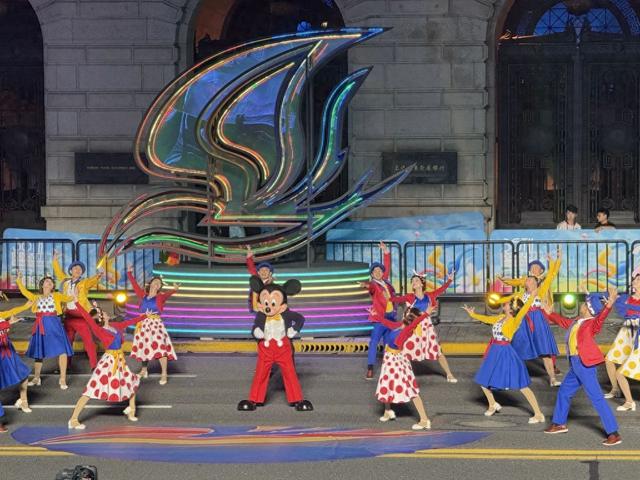 上海旅游节花车大巡游今晚开启，商户延时营业、明星花车亮相