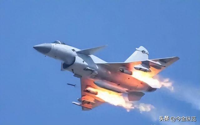 68公斤"幽灵"，美军AI战机获“千里眼”，全球空战规则恐将巨变！