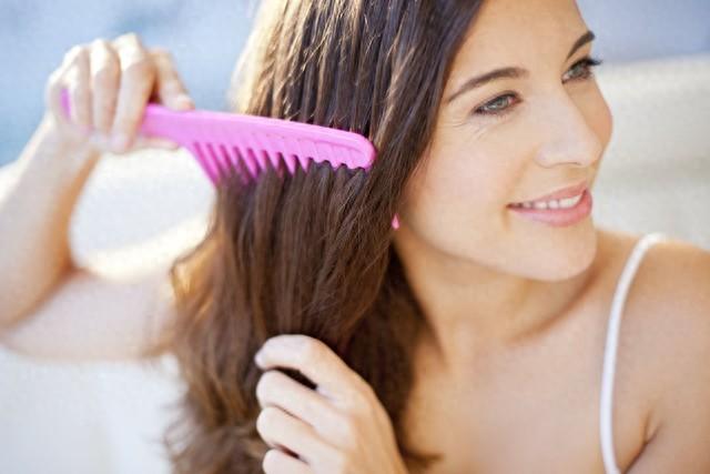 女人让你占这三种便宜，十有八九是喜欢上你了！