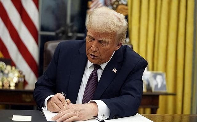 特朗普已经不装了？直接对台湾“改口”，中国统一进入高速车道了